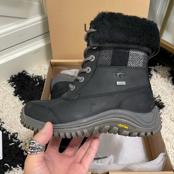 NIB Women’s Size 5 (European Size 36) UGG Adirondack II Plaid Waterproof Boots - Picture 6 of 16